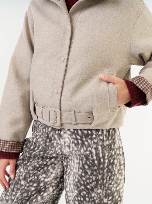 Blouson court effet lainage avec ceinture intégrée - Kiabi Blouson court effet lainage avec ceinture intégrée - Kiabi
