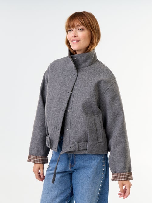 Blouson court effet lainage avec ceinture intégrée - Kiabi Blouson court effet lainage avec ceinture intégrée - Kiabi
