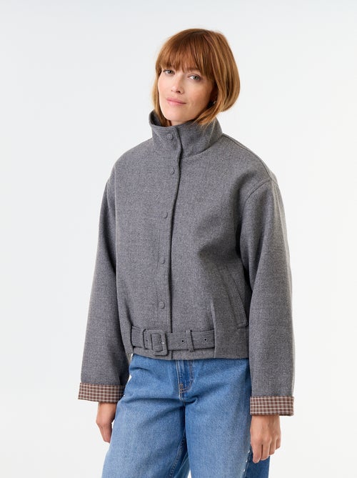 Blouson court effet lainage avec ceinture intégrée - Kiabi Blouson court effet lainage avec ceinture intégrée - Kiabi