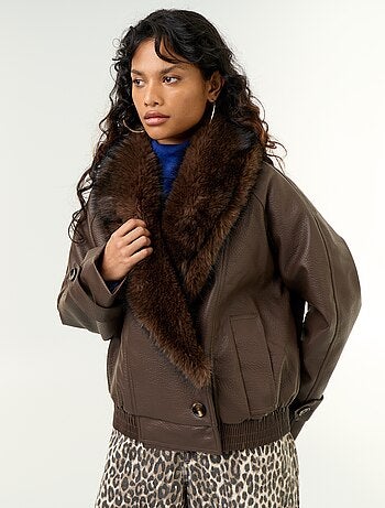Blouson court en faux cuir avec col en fausse fourrure amovible