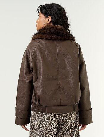 Blouson court en faux cuir avec col en fausse fourrure amovible