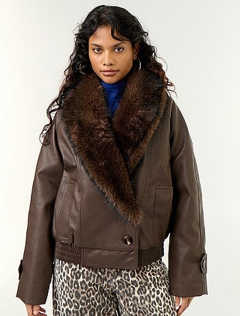 Blouson court en faux cuir avec col en fausse fourrure amovible