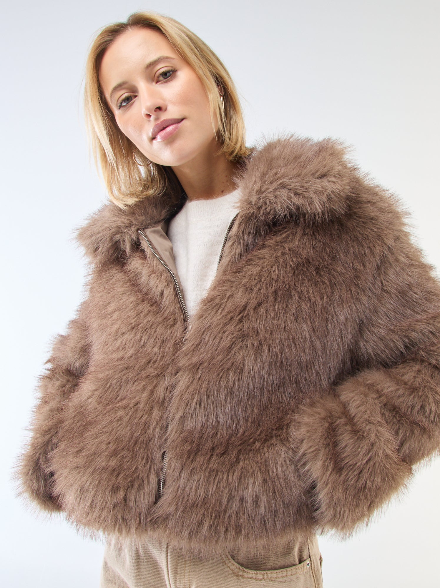 Blouson court imitation fourrure