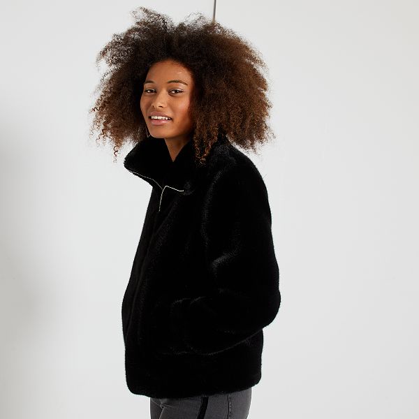 Blouson en fausse fourrure Femme noir Kiabi 30,00€ Blouson en fausse fourrure Femme noir Kiabi 30,00€