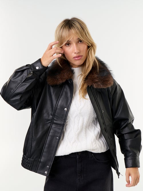 Blouson en faux cuir oversize avec col en fourrure amovible - Kiabi Blouson en faux cuir oversize avec col en fourrure amovible - Kiabi