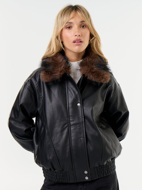 Blouson en faux cuir oversize avec col en fourrure amovible - Kiabi Blouson en faux cuir oversize avec col en fourrure amovible - Kiabi