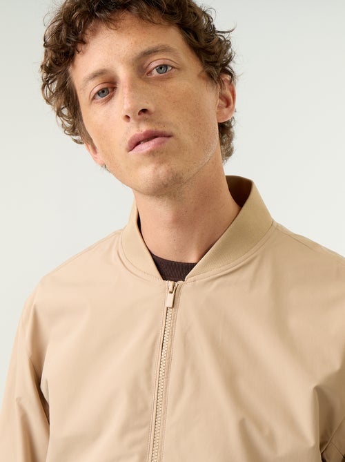 Blouson léger uni zippé - Kiabi Blouson léger uni zippé - Kiabi