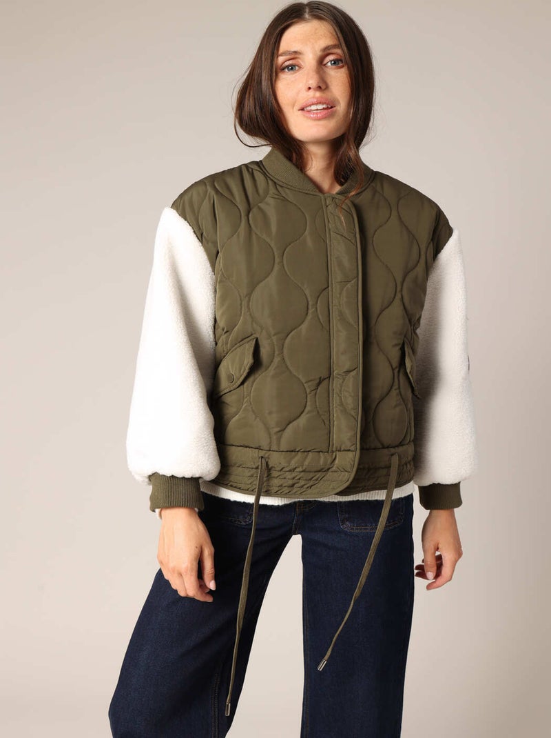 Blouson matelassé bicolore à manches effet sherpa 'Deeluxe' Vert kaki clair - Kiabi