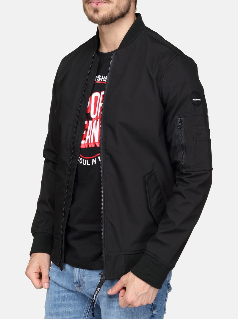 Blouson Paragoose Veste avec une doublure sans rembourrage.
Bord-côte poignets et taille
Coupe vent Noir - Kiabi