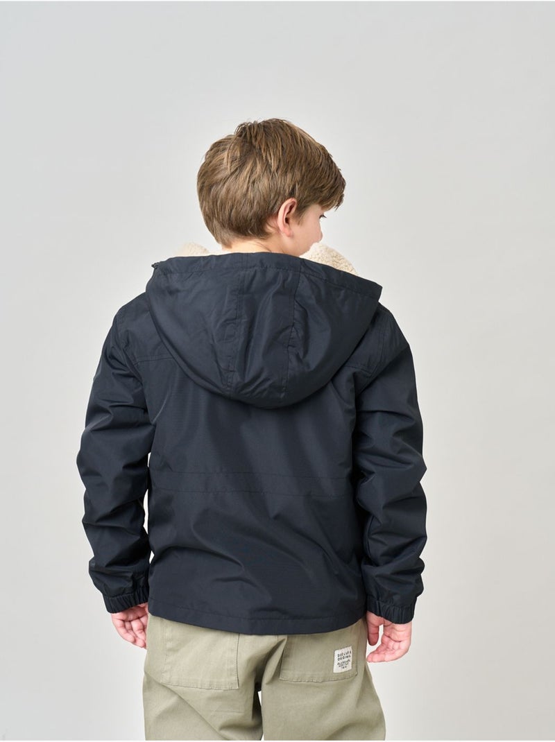 Blouson regular garçon doublé en sherpa 'deeluxe' Noir - Kiabi