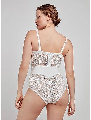Body en dentelle à bretelles amovibles bonnets B et C