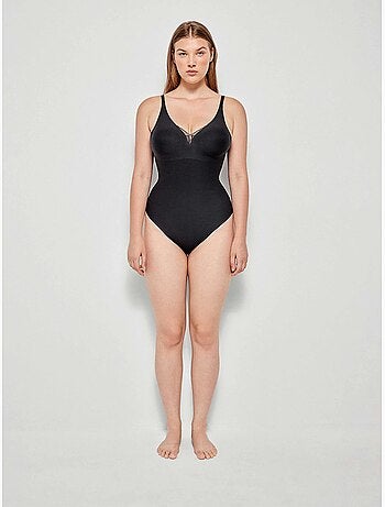 Body enveloppant sans armature et sans coutures