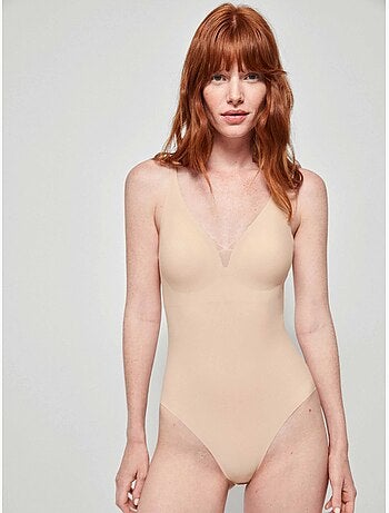 Body enveloppant sans armature et sans coutures