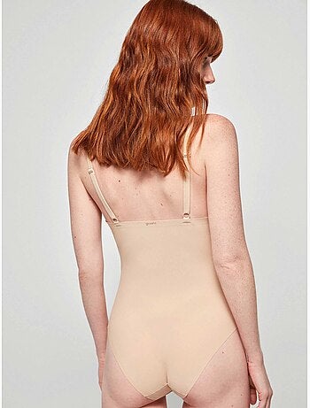 Body enveloppant sans armature et sans coutures