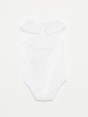 Body sans manches à col large en broderies anglaises