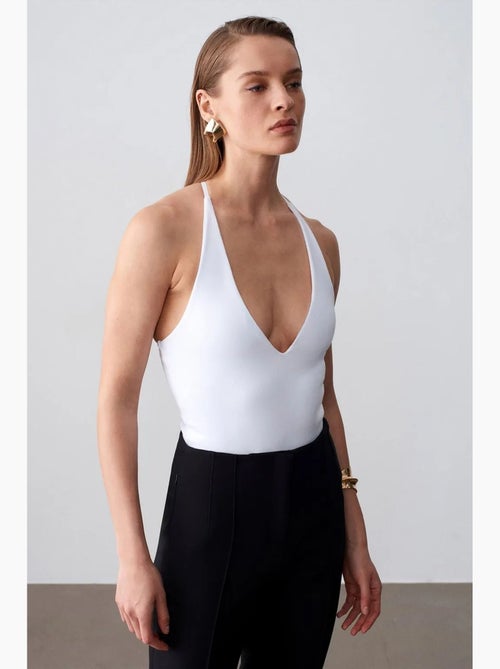 Body slim ajusté à col halter découpé dilvin - Kiabi Body slim ajusté à col halter découpé dilvin - Kiabi