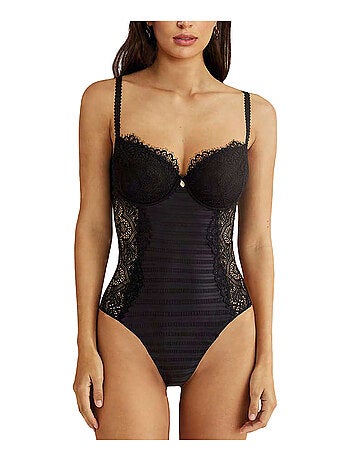 Body string Davinia
