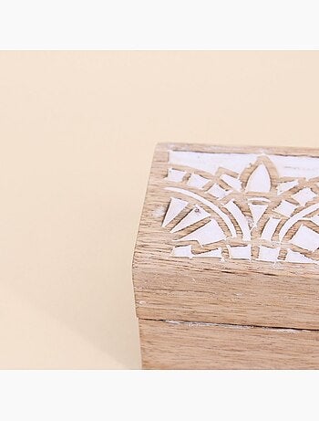 Boite à bijoux en manguier gravé cérusé blanc 25x8cm