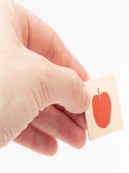 Boîte tri d'images La chenille qui fait des trous - Kiabi