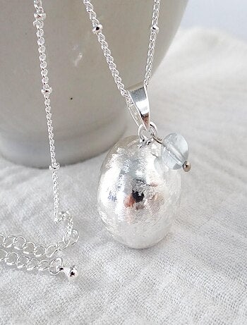 Bola de grossesse brossé argent, Décembre Topaze bleue