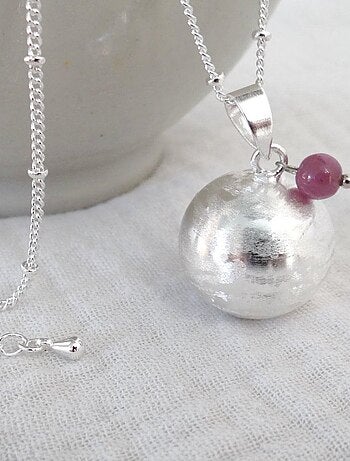 Bola de grossesse brossé argent, Juillet Rubis