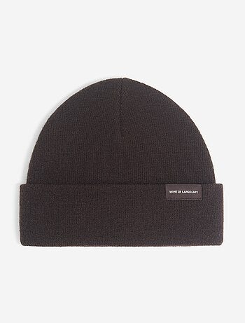 Bonnet avec étiquette devant