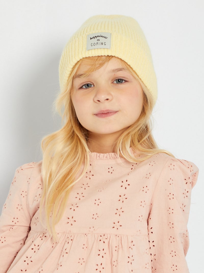 Bonnet avec étiquette jaune - Kiabi