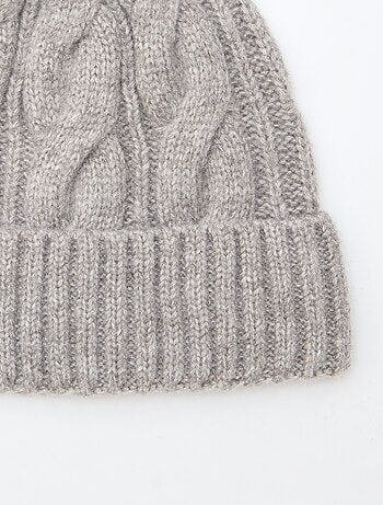 Bonnet en maille torsadée