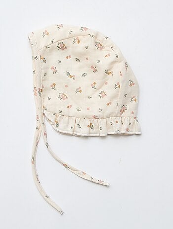 Bonnet forme béguin à fleurs
