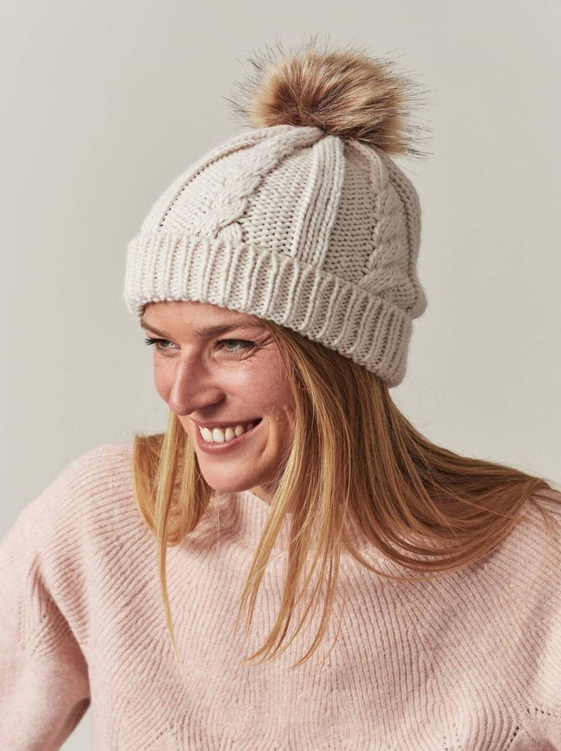 Bonnet tricoté torsadé avec pompon en imitation fourrure
 'Deeluxe' Blanc - Kiabi