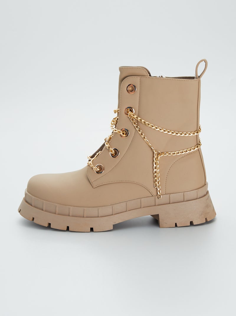 Boots à semelle crantée avec détail chaîne Beige - Kiabi