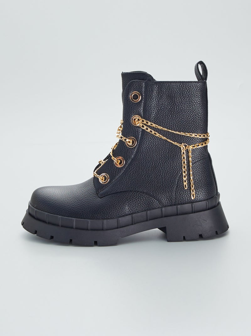 Boots à semelle crantée avec détail chaîne noir - Kiabi