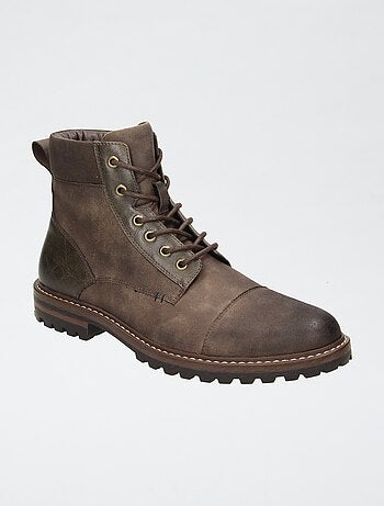 Boots à semelle crantée