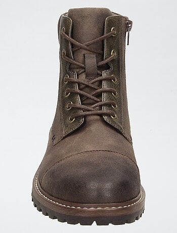 Boots à semelle crantée