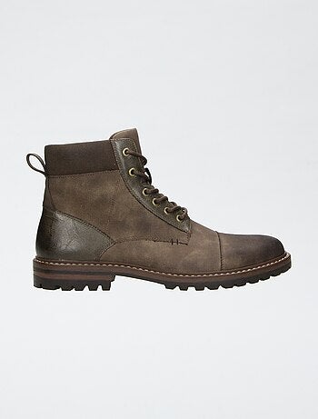 Boots à semelle crantée