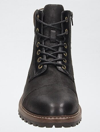 Boots à semelle crantée