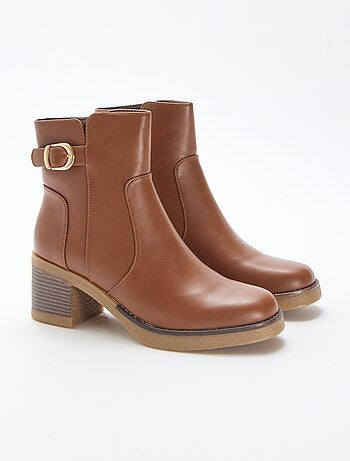 Boots avec brides à boucles dorées
