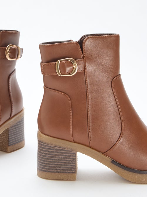 Boots avec brides à boucles dorées - Kiabi