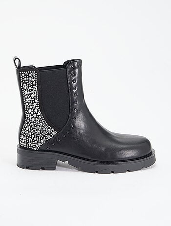Boots avec empiècement clouté et strass