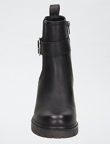 Boots avec semelle crantée