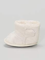 Chaussures Chaussons Vetements Bebe Taille 18 19 Kiabi