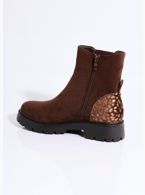 Boots Chelsea en suédine talon animalier - AFIBEL - Kiabi Boots Chelsea en suédine talon animalier - AFIBEL - Kiabi