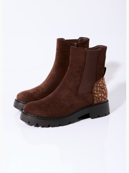 Boots Chelsea en suédine talon animalier - AFIBEL - Kiabi Boots Chelsea en suédine talon animalier - AFIBEL - Kiabi