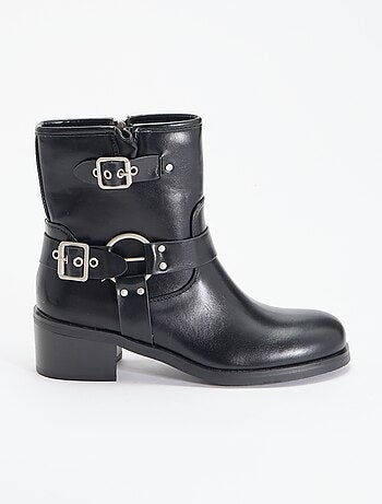 Boots en simili avec boucles fantaisie