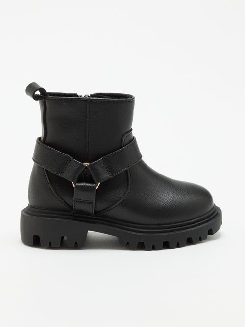 Boots en simili avec sangle motarde - Kiabi Boots en simili avec sangle motarde - Kiabi