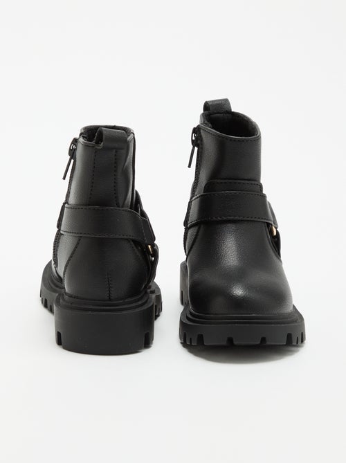 Boots en simili avec sangle motarde - Kiabi Boots en simili avec sangle motarde - Kiabi