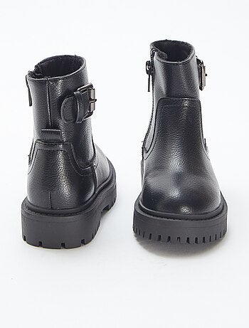 Boots en simili texturée avec boucle métallique fantaisie