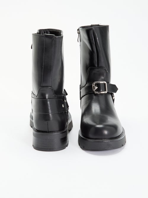 Boots en simili verni avec sangles fantaisies - Kiabi