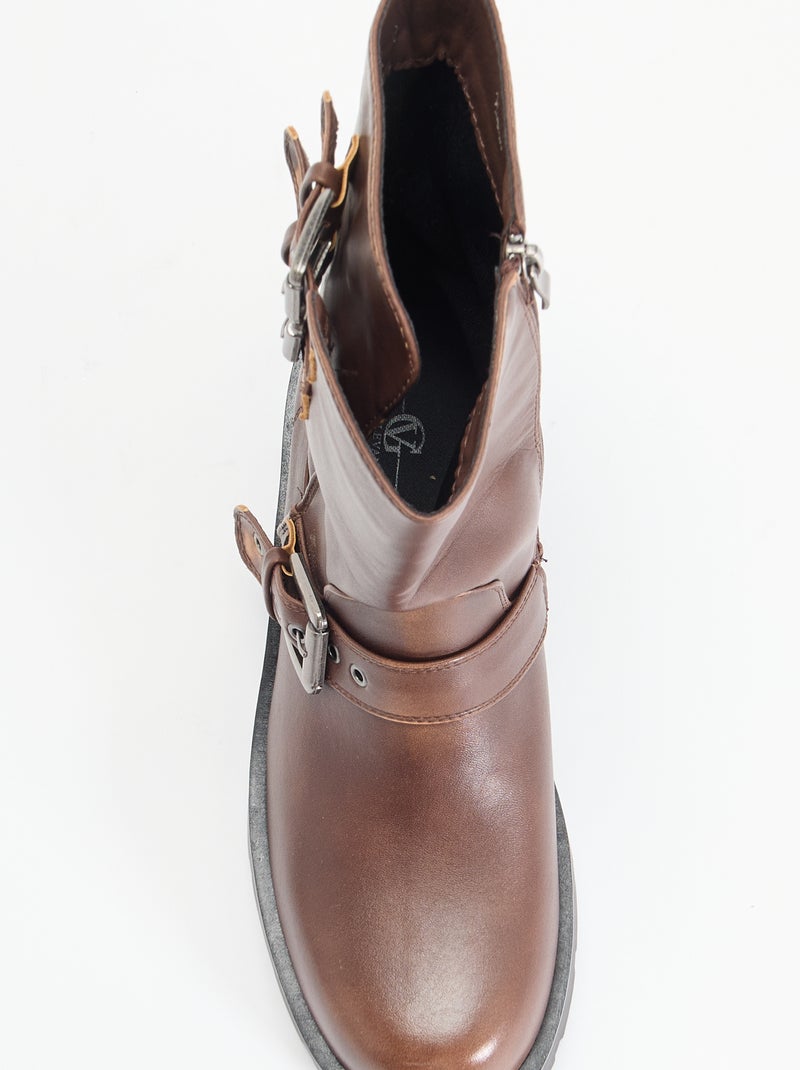 Boots tige haute en simili avec lanière fantaisie Marron - Kiabi