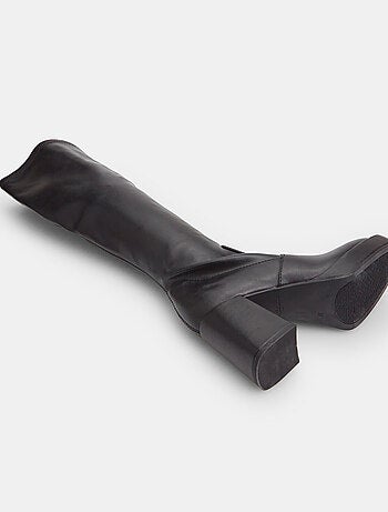Bottes souples avec large talon et plateau BATA